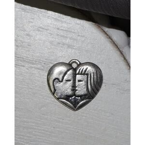 Retired James Avery Sterling Happy The Kiss Heart Charm 3.79G / 0.6in